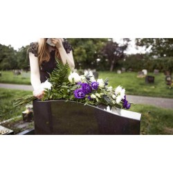 Prefeitura de Campo Largo abre credenciamento para comércio de flores para o dia de finados.